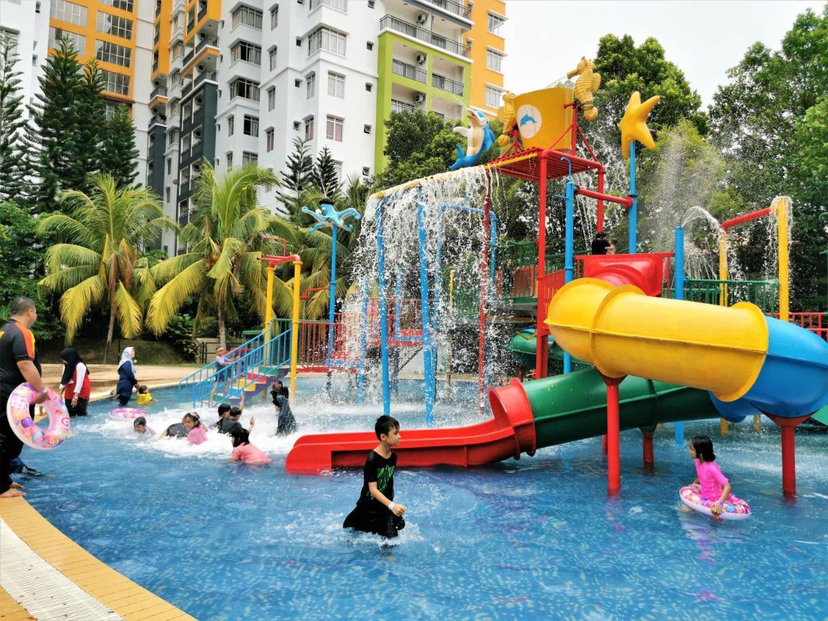 B - Lagoon Water Themepark Suite Melaka Town Dış mekan fotoğraf